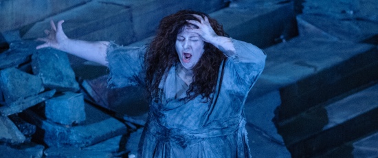 Christine Goerke in title role of Richard Strauss Elektra at Lyric Opera Chicago 2012 credit Robert Kusel