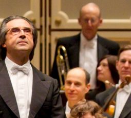 Chicago Symphony Orchestra music director Riccardo Muti takes a bow with the CSO credit Todd Rosenberg