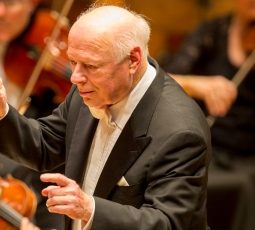 Conductor Bernard Haitink, who turns 85 this season, led the Chicago Symphony in works by Mozart and Bruckner. (Todd Rosenberg)
