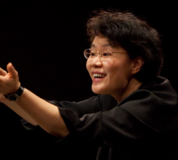 Mei-Ann Chen, music director of the Chicago Sinfonietta, was guest conductor of the Sarasota Orchestra.