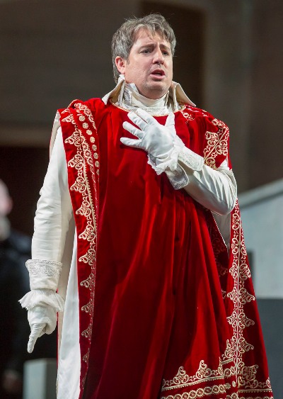 The emperor's extraordinary show of mercy is lauded in the opera, but director David McVicar suggests it may incite revolt. Lyric Opera Chicago 'La Clemenza di Tito' 3-2014.(© Todd Rosenberg)