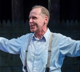 Chuck Spencer plays a man with a heavy conscience in Arthur Miller's 'All My Sons' at Raven Theatre. (Dean LaPrairie)