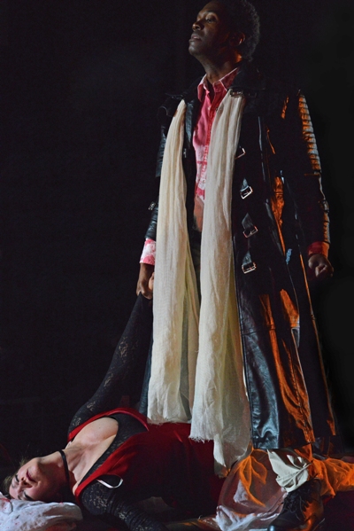 Nmon Ford , as tragic King Macbeth, contemplating the body of his dead queen (Suzan Hanson) in the Bloch opera. (Keith Ian Polakoff)