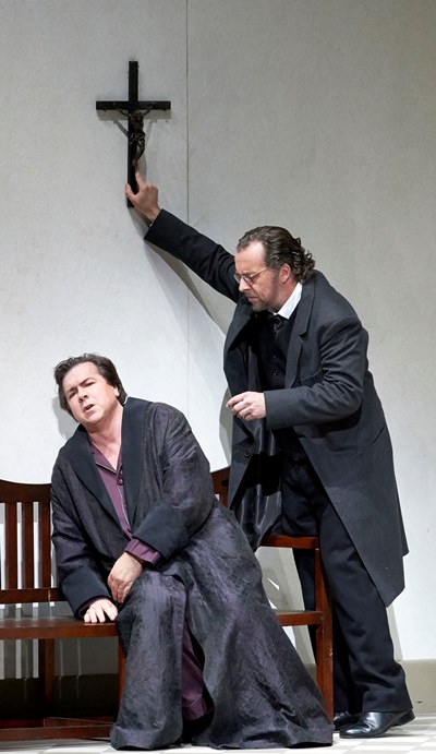 Wolfram (Christian Gerhaher, right) tries to comfort Tannhäuser in Claus Guth's production at the Wiener Staatsoper. (Michael Poehn)