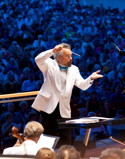 Artistic director Carlos Kalmar conducts the Grant Park Festival Orchestra (Patrick Pyszka)
