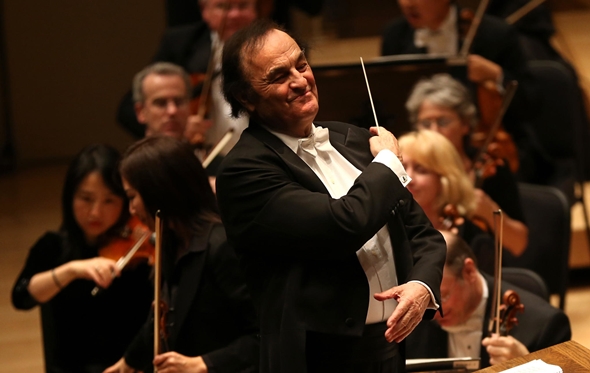Charles Dutoit conducts programs featuring music of Stravinsky and Falla with the Chicago Symphony.