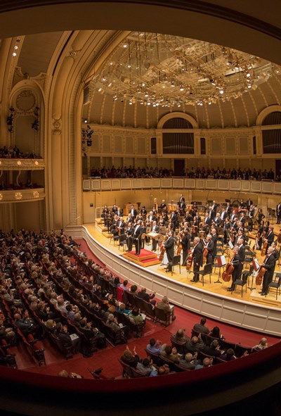 Riccardo Muti and the Chicago Symphony take a bow after an electrifying "Pictures at an Exhibition." (Todd Rosenberg)