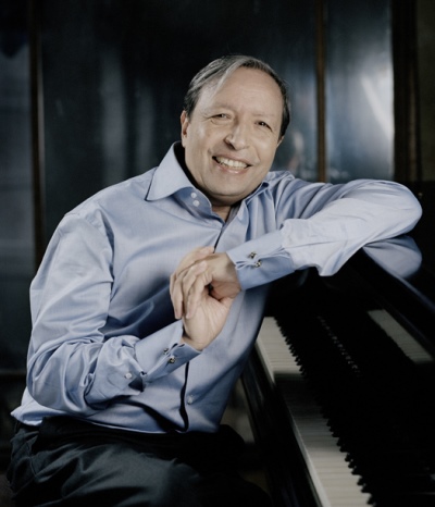 Murray Perahia took on Bach, Schubert and thorny Beethoven with equal aplomb.