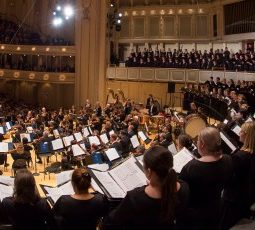 Riccardo Muti and Chicago SO and choruses (Todd Rosenberg)