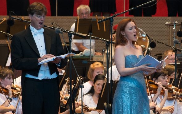 Baritone David John Pike and soprano Sara Jakubiak took the formidable solo roles in "A Sea Symphony." (Fareine Suarez)