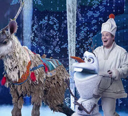Alt feature 550 Reindeer Sven-Collin Baja Kristoff-Mason Reeves in BiC Disney Frozen cr-Deen Van Meer